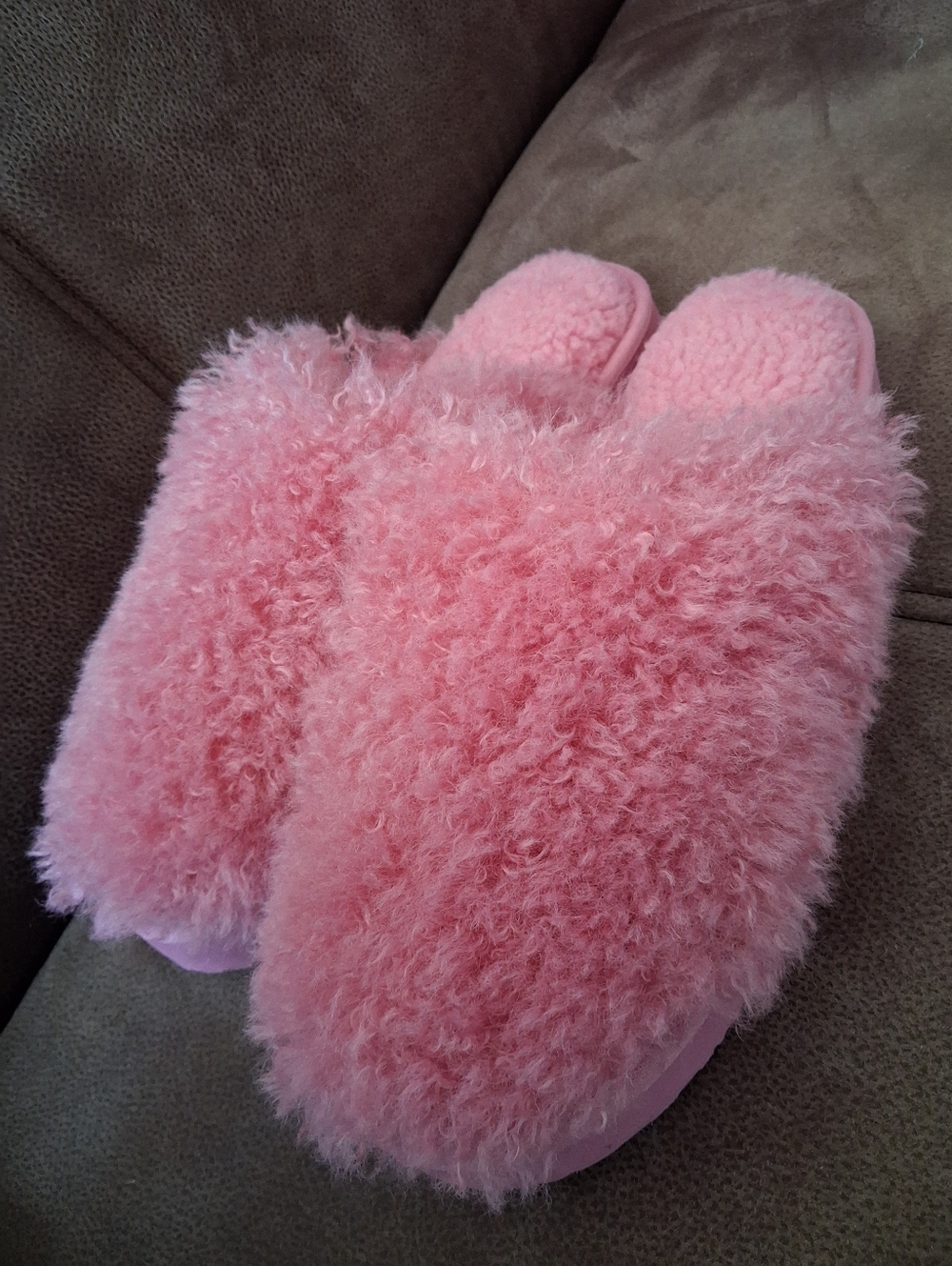 No Boundaries Pink Fluffy Faux Fur Slippers Size 9